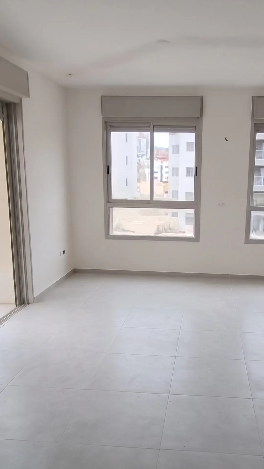 סלון בדירה במודיעין: לפני